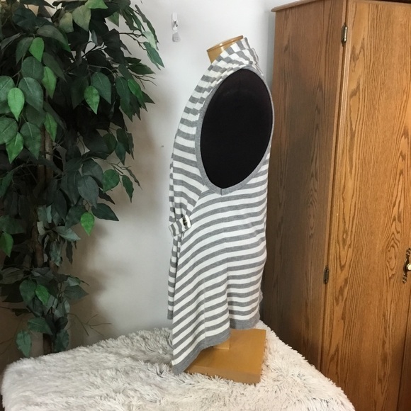 Rue 21 small sleeveless gray and white cardigan - Picture 4 of 9